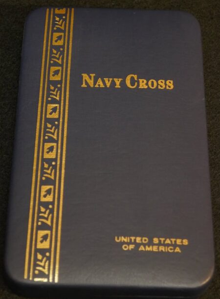 Post-WWII US Navy Cross with Issue Case - Image 5