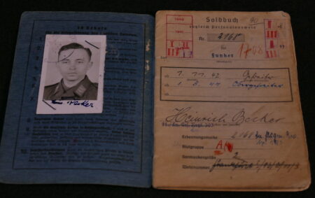 Original WWII German Luftwaffe Soldbuch - Obergefreiter Heinrich Becker - Luftgau-Nachrichten-Regiment Moskau - Image 3