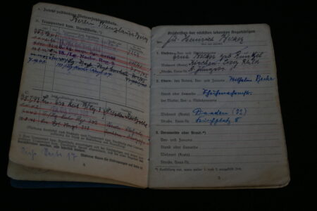 Original WWII German Luftwaffe Soldbuch - Obergefreiter Heinrich Becker - Luftgau-Nachrichten-Regiment Moskau - Image 6