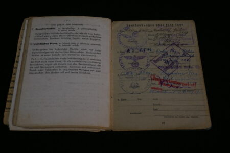 Original WWII German Luftwaffe Soldbuch - Obergefreiter Heinrich Becker - Luftgau-Nachrichten-Regiment Moskau - Image 30