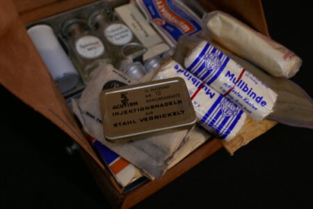 Original WWII German Luftschutz Medical Kit - Complete with Contents (US SALES ONLY) - Image 15