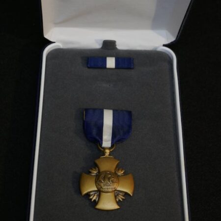 Post-WWII US Navy Cross with Issue Case