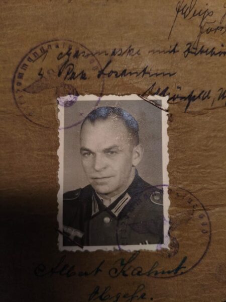 Original WWII German Soldbuch Grouping & EKM- Obgefr Albert Kahut - Captured in Normandy 1944 - POW in Cherbourg - Letter Translated - Rare - Image 3