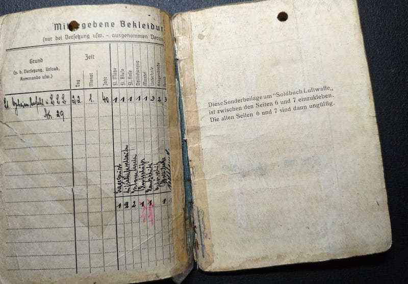 WWII Luftwaffe Soldbuch - Unteroffizier Herbert Richter - Schwere Flak Abteilung 231 - Iron Cross First Class / Flak Badge - 8.8cm Flak - Portrait Photos  - Oder 1945 - Image 13