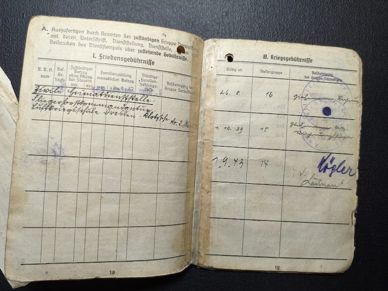 WWII Luftwaffe Soldbuch - Unteroffizier Herbert Richter - Schwere Flak Abteilung 231 - Iron Cross First Class / Flak Badge - 8.8cm Flak - Portrait Photos  - Oder 1945 - Image 26