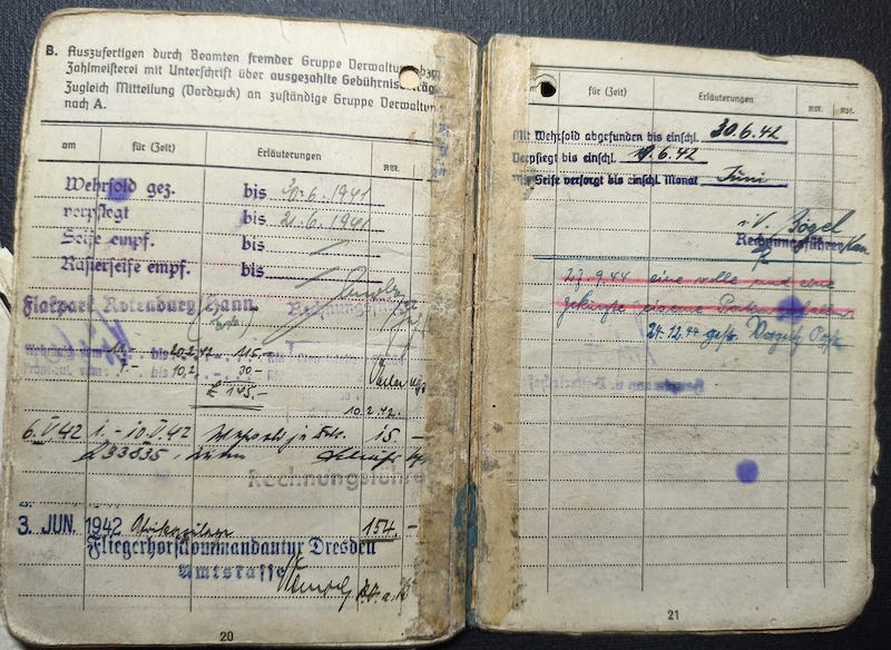 WWII Luftwaffe Soldbuch - Unteroffizier Herbert Richter - Schwere Flak Abteilung 231 - Iron Cross First Class / Flak Badge - 8.8cm Flak - Portrait Photos  - Oder 1945 - Image 32