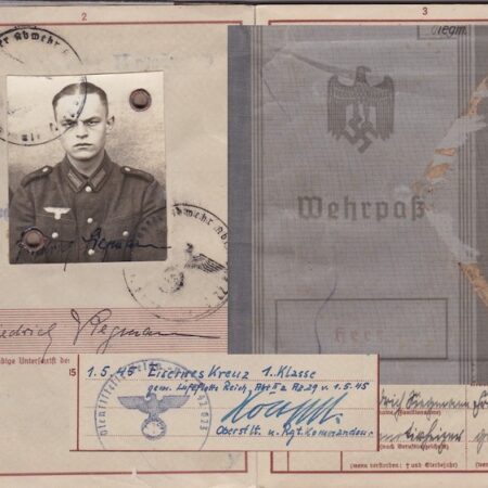 WWII German Wehrmacht/Luftwaffe Wehrpass ID - Oberleutnant Siegmann - Flakscheinwerfer-Abteilung 268 (o) (Flakgruppe Bremen) - Korps Ems - EK1 1st of May 1945!