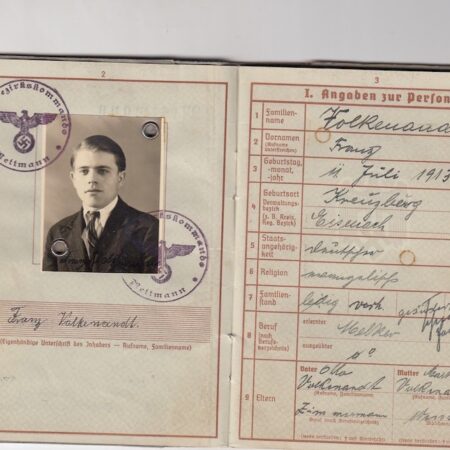 WWII German Luftwaffe Wehrpass - Obergfr Volkenandt - Fallschirm Artillerie Regiment 6 - Führerhauptquartier Wolfsschlucht II
